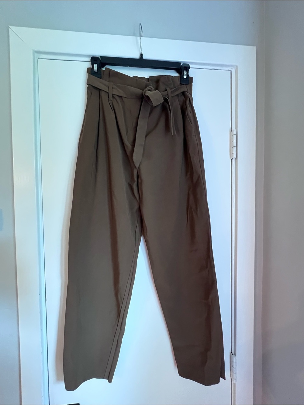 H&M Women's Brown Paperbag Pants High Rise Pleated Tapered Pockets Size 4